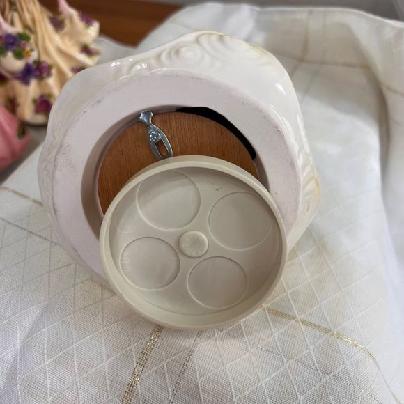 Vintage Josef Originals DAY OF WINE and Roses Music Box Figurine, - Picture 4 of 10